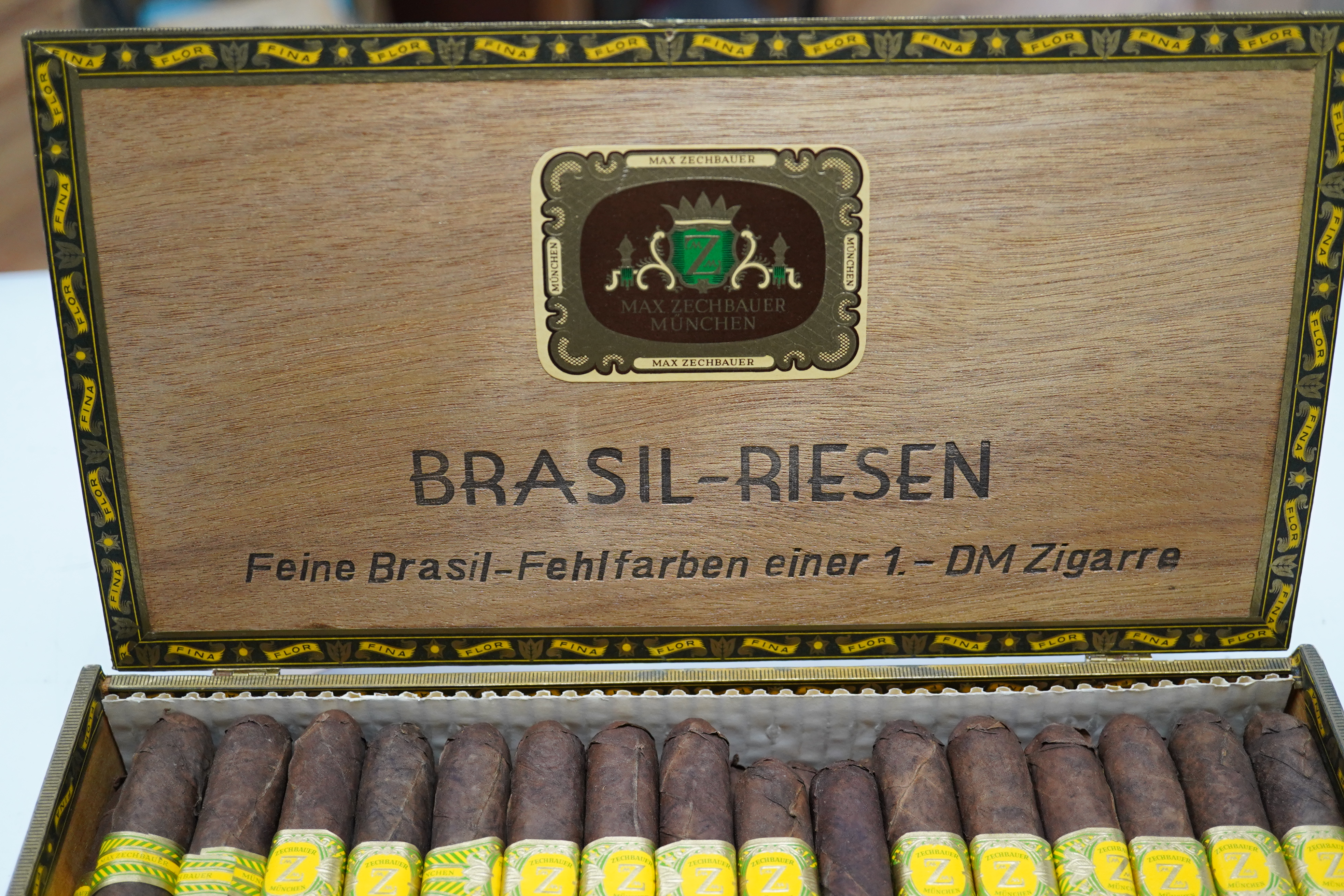 Cased cigars: Max Zechbauer Brasil-Riesen, full set of 50. Condition - box opened, storage unknown